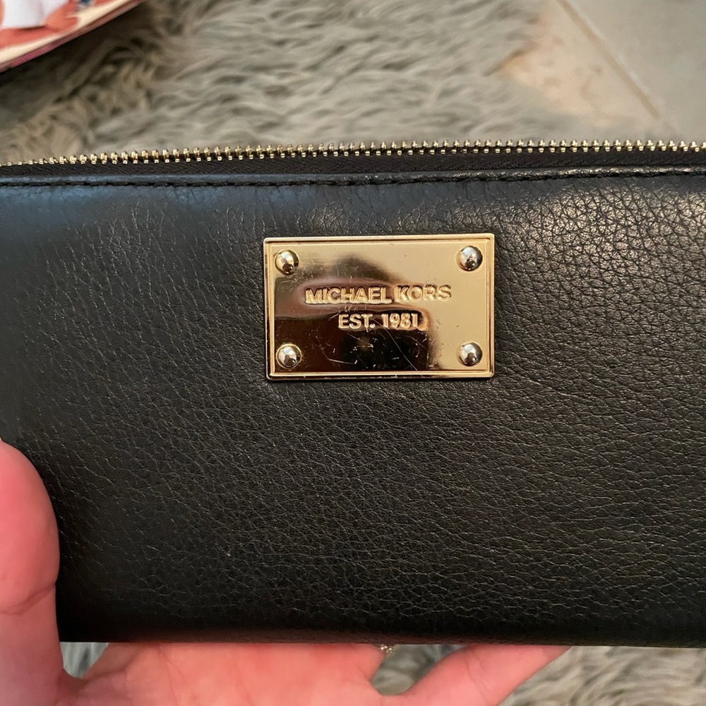 Michael Kors Wallet - Picture 2 of 5